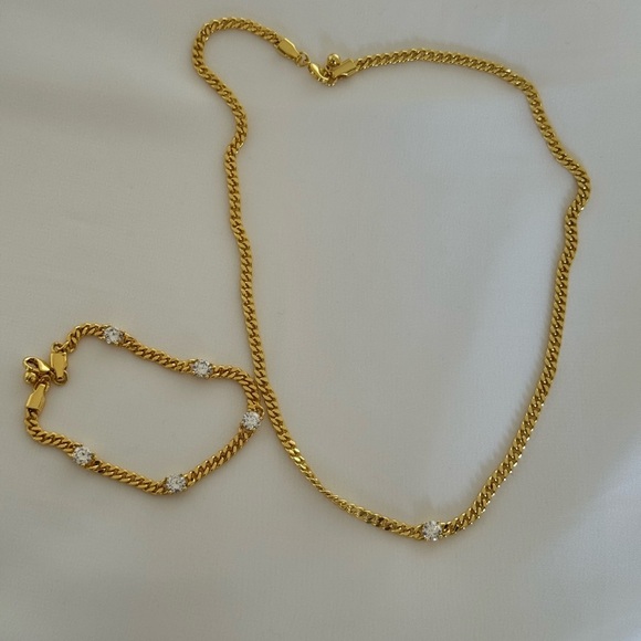 Elegant Gold and Silver Women's Jewelry Set - Picture 2 of 7